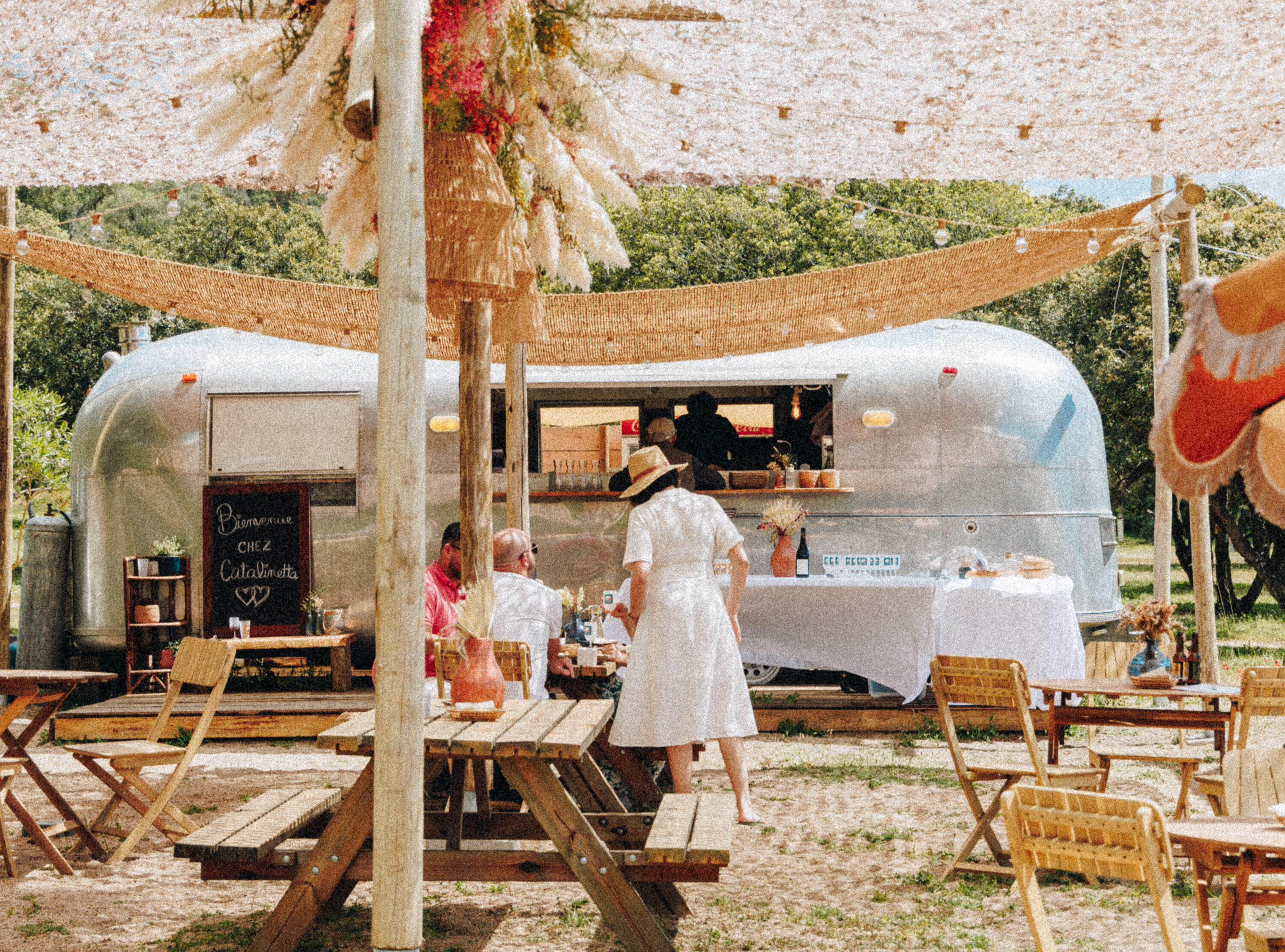 Camping Chez Antoine - Open-air restaurant with local products